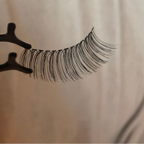 Lashes - Picture 4 of 8